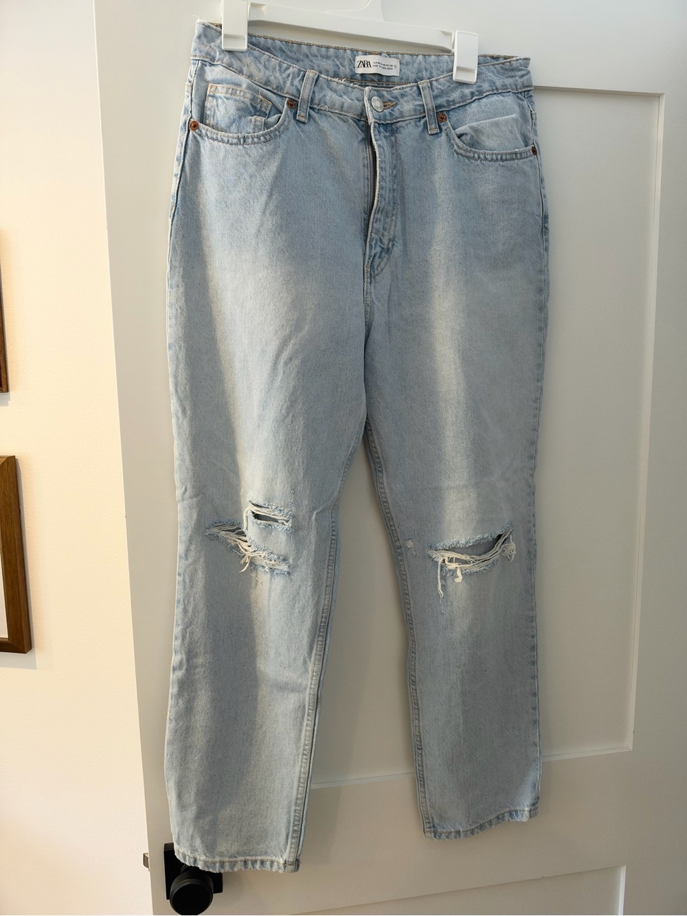 Zara Light Wash Distressed Women’s Jeans